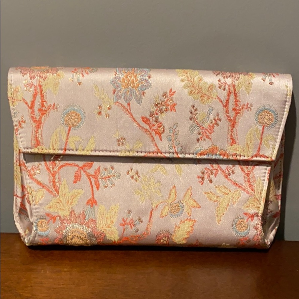 Floral clutch